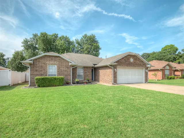 Photo 4 — 13 Larkens Place, Shawnee, OK 74801