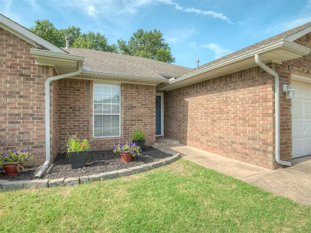 Photo 6 — 13 Larkens Place, Shawnee, OK 74801