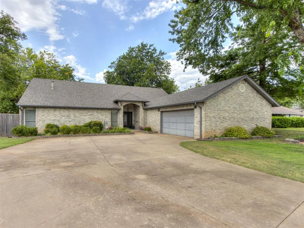 Front exterior — 1304 NE 19th Place, Oklahoma City, OK 73160