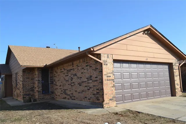 Photo 4 — 619 Peppertree Lane, Midwest City, OK 73110