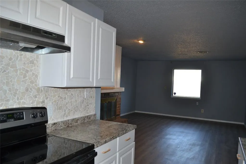 Photo 8 — 619 Peppertree Lane, Midwest City, OK 73110