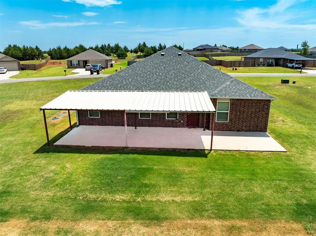 Photo 2 — 5718 Bent Creek Road, Shawnee, OK 74804