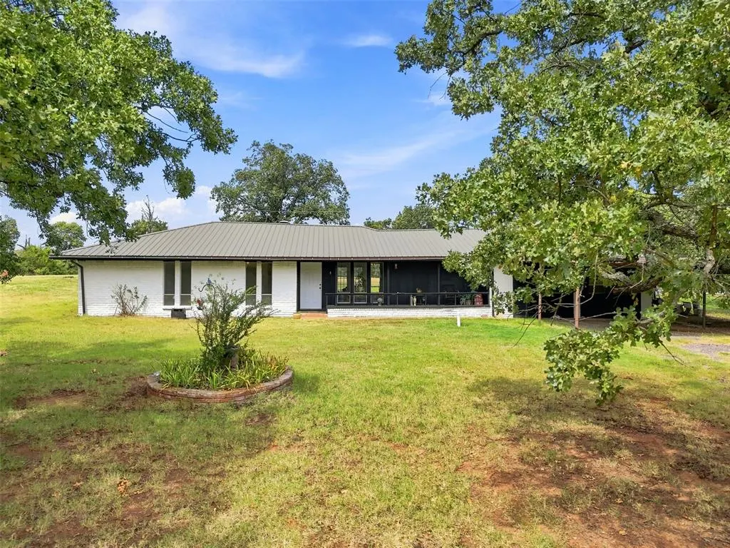 Photo 2 — 13904 S Dobbs Road, McLoud, OK 74851