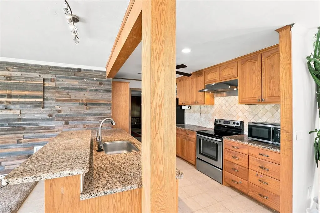 Photo 9 — 13904 S Dobbs Road, McLoud, OK 74851