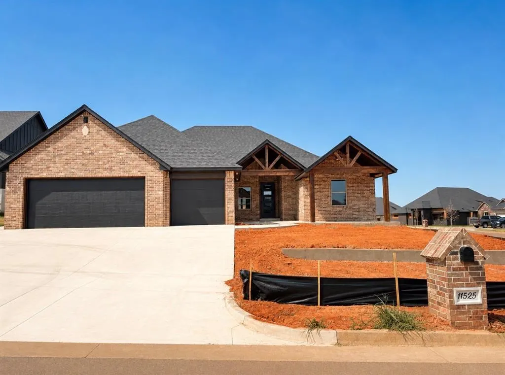 Front exterior — 11525 NW 103rd Street, Yukon, OK 73099