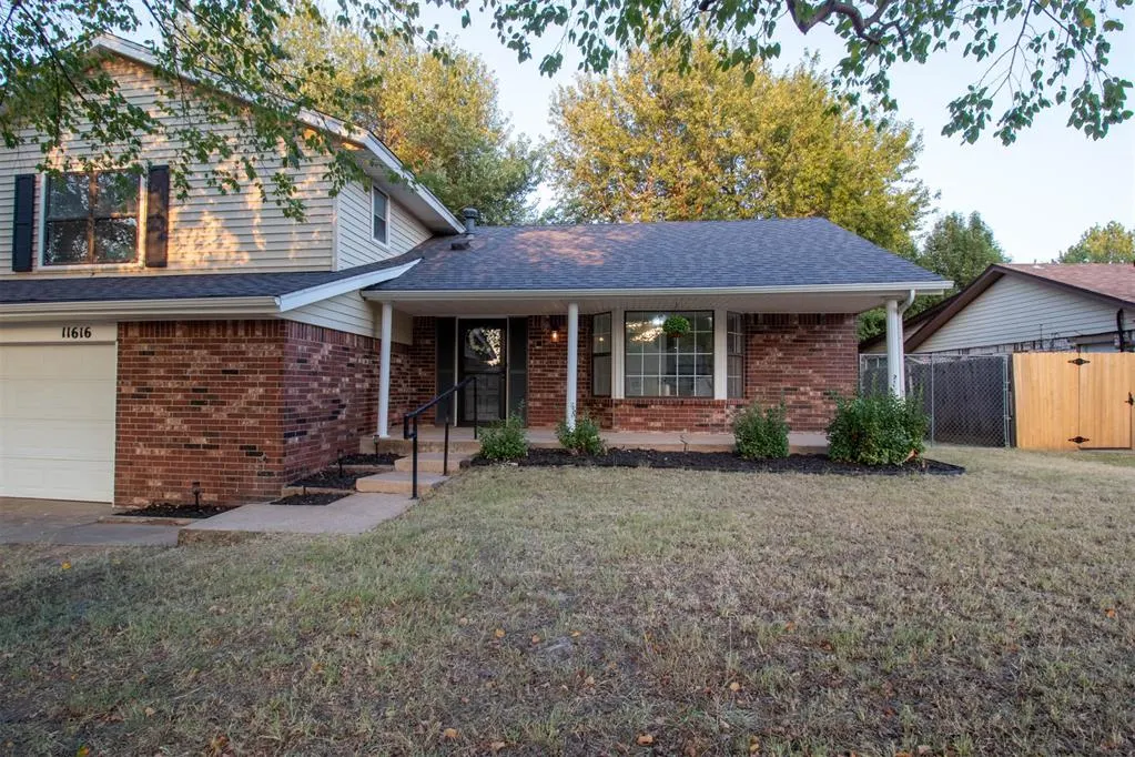Photo 3 — 11616 Sagamore Drive, Yukon, OK 73099