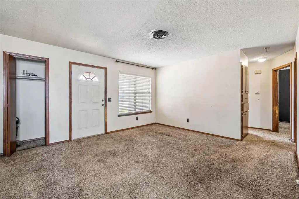 Photo 6 — 705 S Howard Avenue, Oklahoma City, OK 73160