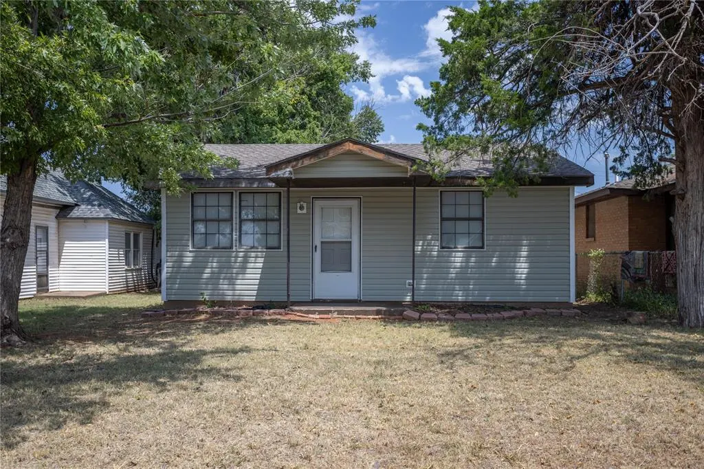 Front exterior — 415 W Franklin Avenue, Weatherford, OK 73096