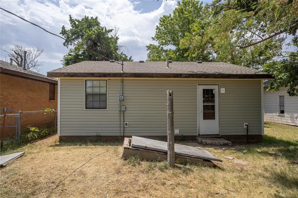 Photo 12 — 415 W Franklin Avenue, Weatherford, OK 73096