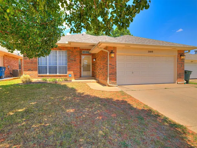 Photo 2 — 2009 Emerald Brook Court, Edmond, OK 73003