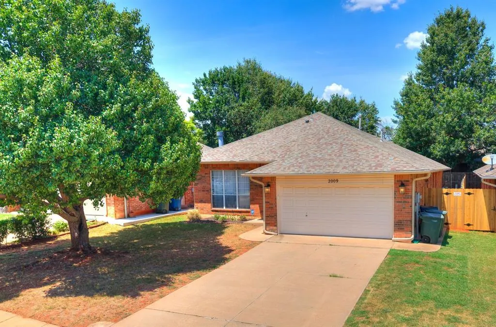 Photo 3 — 2009 Emerald Brook Court, Edmond, OK 73003