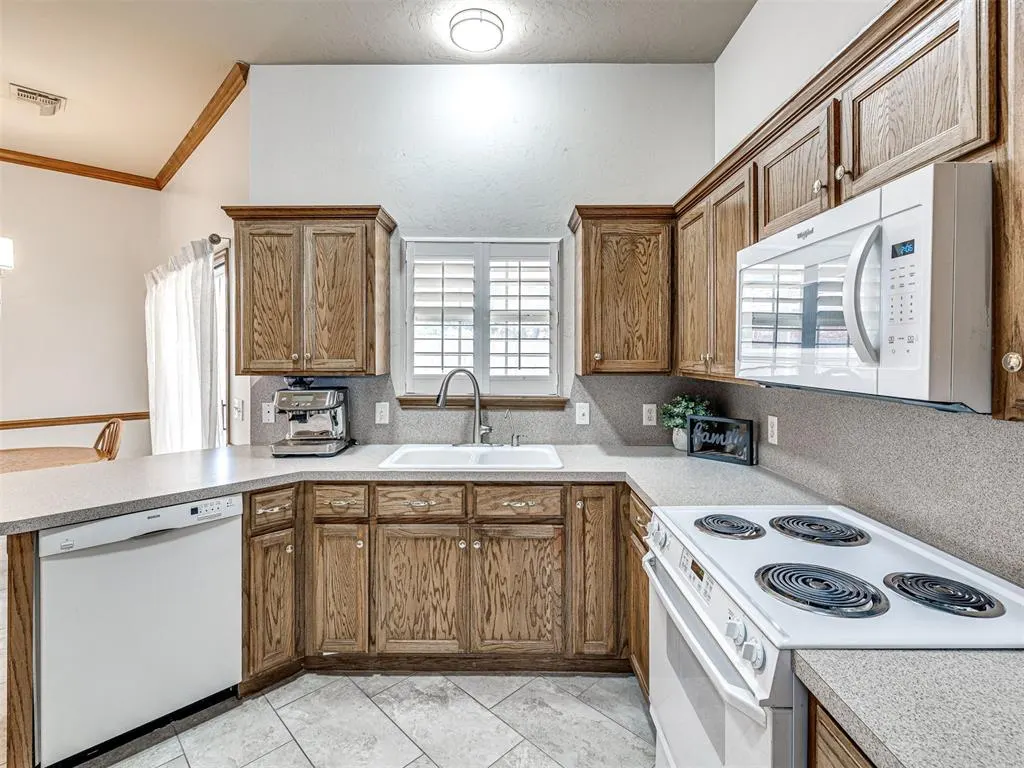 Photo 9 — 2009 Emerald Brook Court, Edmond, OK 73003
