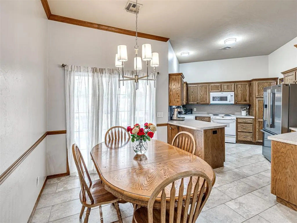 Photo 12 — 2009 Emerald Brook Court, Edmond, OK 73003