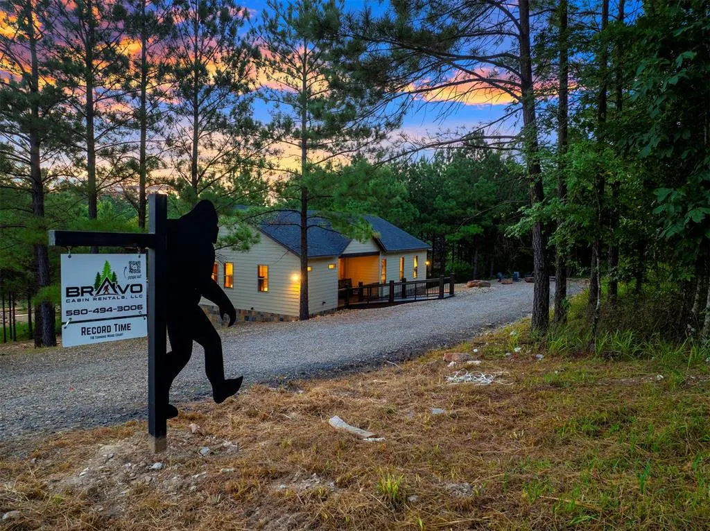 Photo 2 — 118 Turning Wood Court, Broken Bow, OK 74728