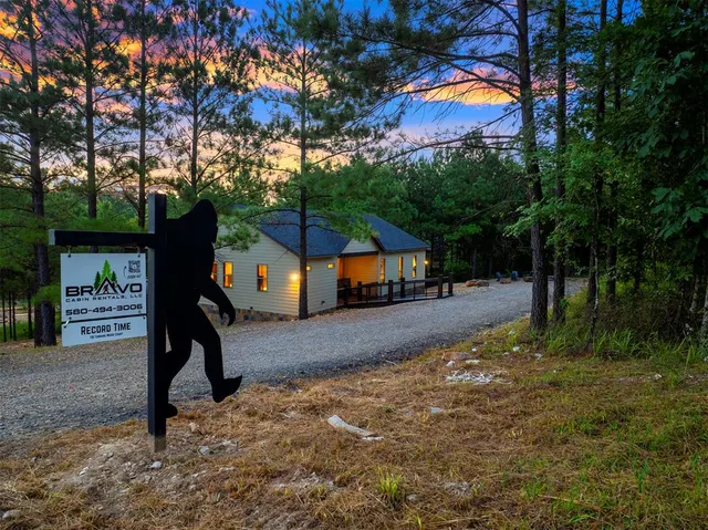 Photo 2 — 118 Turning Wood Court, Broken Bow, OK 74728