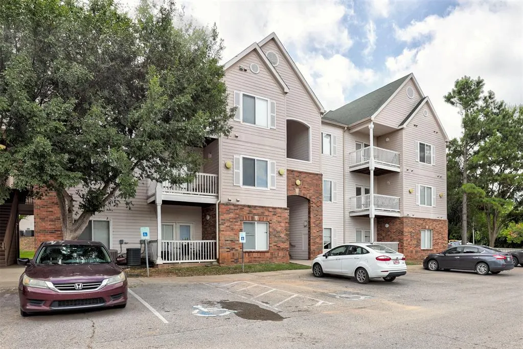 Photo 2 — 2200 N Classen Boulevard 6126, Norman, OK 73071