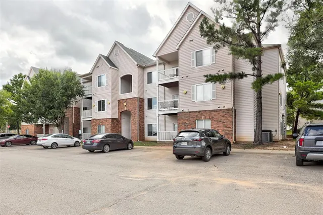 Photo 3 — 2200 N Classen Boulevard 6126, Norman, OK 73071