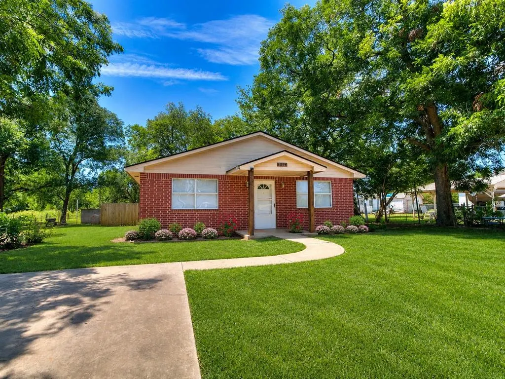 Front exterior — 1919 W Dakota Avenue, Chickasha, OK 73018