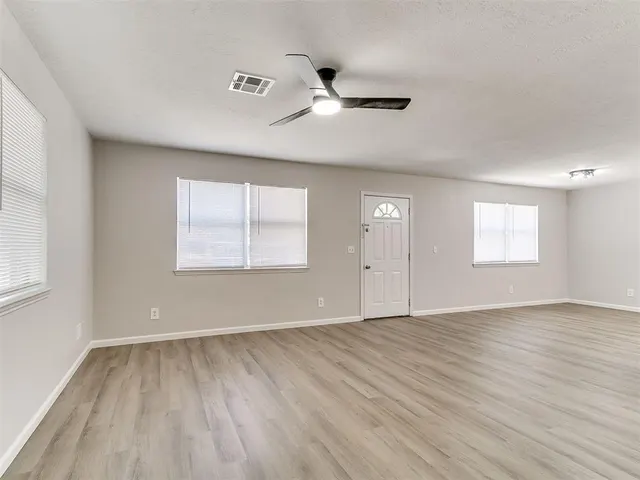 Photo 7 — 1919 W Dakota Avenue, Chickasha, OK 73018