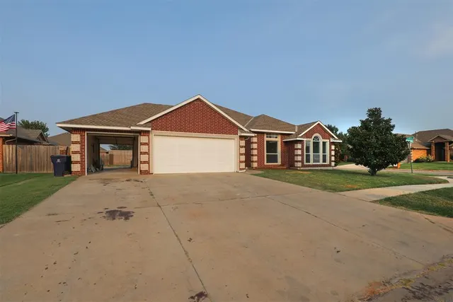 Photo 2 — 15816 Stepping Stone Lane, Oklahoma City, OK 73170