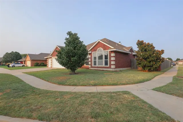 Photo 3 — 15816 Stepping Stone Lane, Oklahoma City, OK 73170