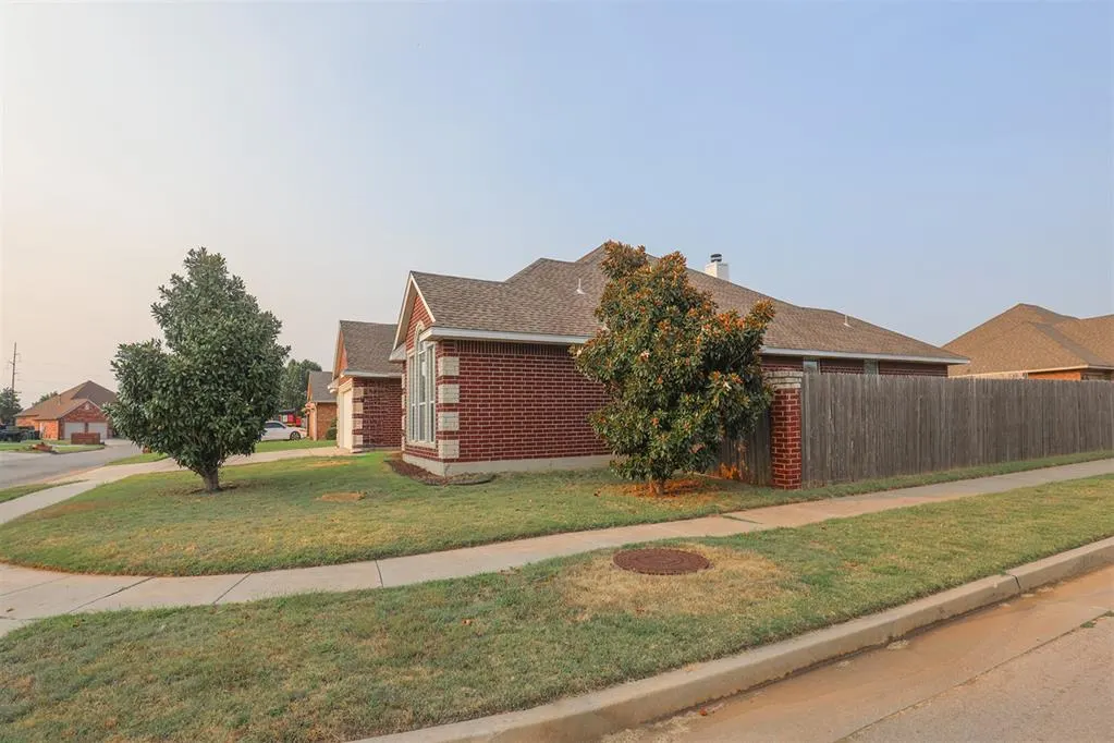 Photo 4 — 15816 Stepping Stone Lane, Oklahoma City, OK 73170