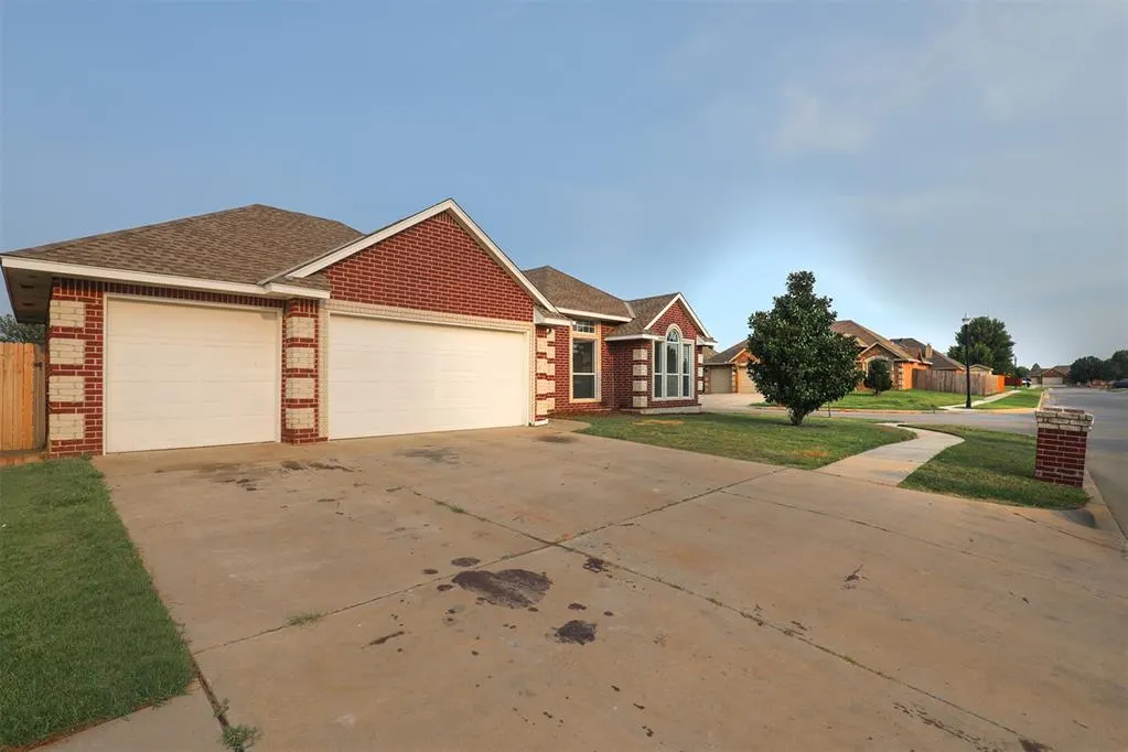 Photo 5 — 15816 Stepping Stone Lane, Oklahoma City, OK 73170