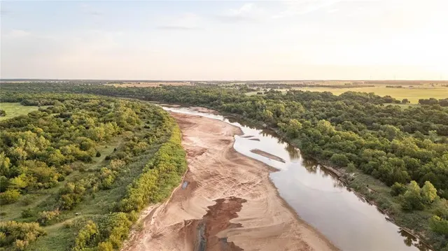 Photo 4 — 17996 N 2970 Road, Crescent, OK 73028