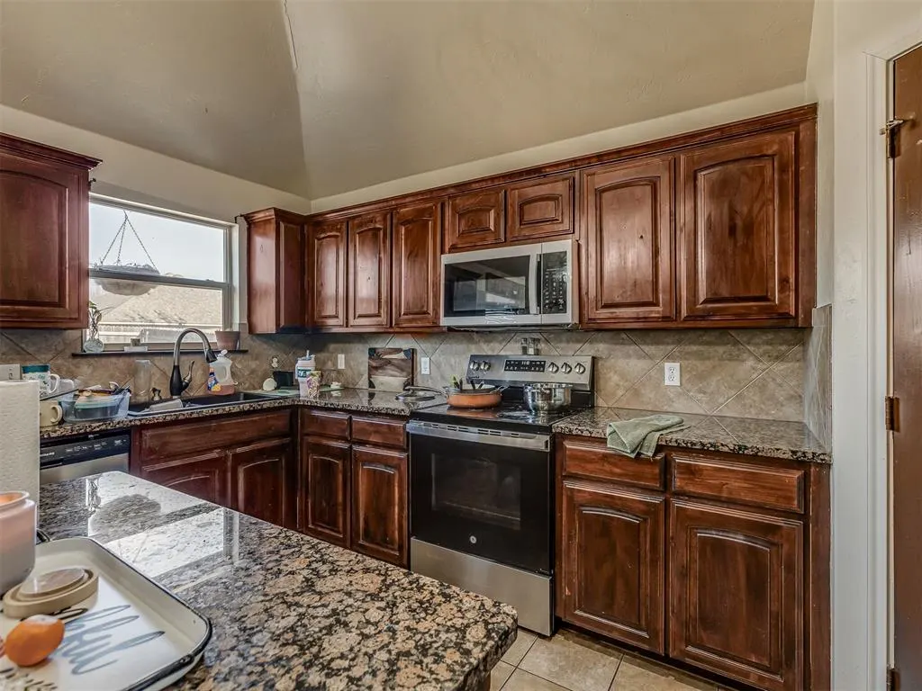 Photo 9 — 2113 NW 157th Terrace, Edmond, OK 73013
