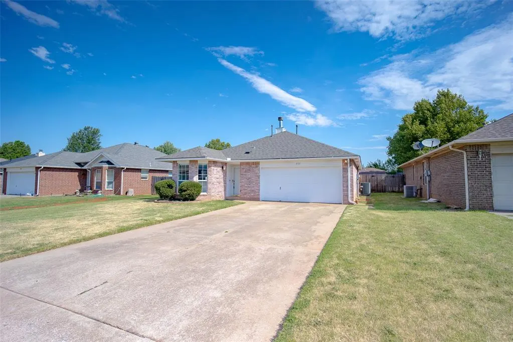 Photo 3 — 337 W Chantilly Way, Mustang, OK 73064