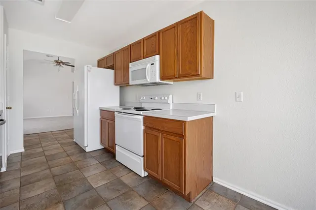 Photo 5 — 337 W Chantilly Way, Mustang, OK 73064
