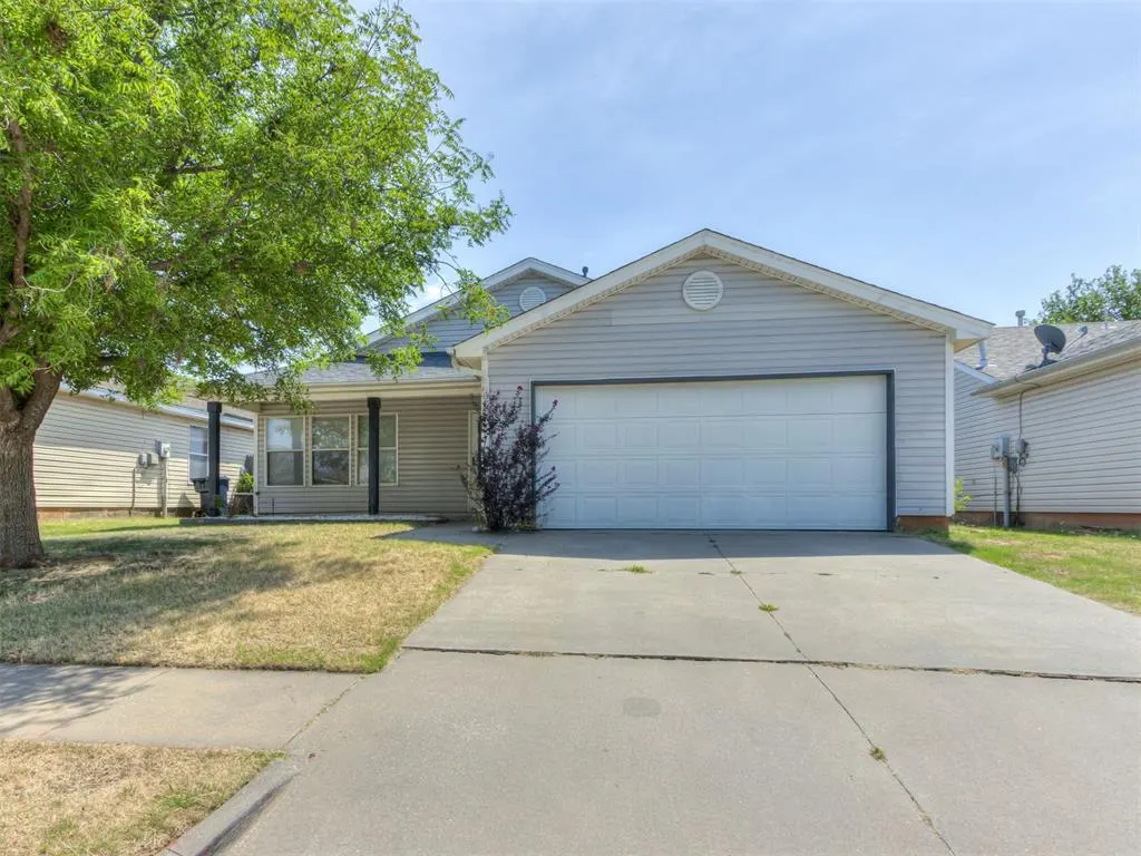 Front exterior — 920 Periwinkle Drive, Yukon, OK 73099
