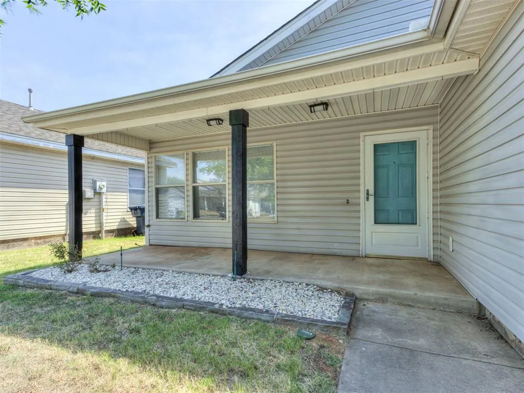 Photo 2 — 920 Periwinkle Drive, Yukon, OK 73099