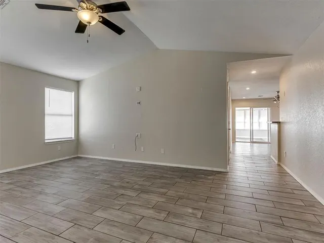 Photo 4 — 920 Periwinkle Drive, Yukon, OK 73099