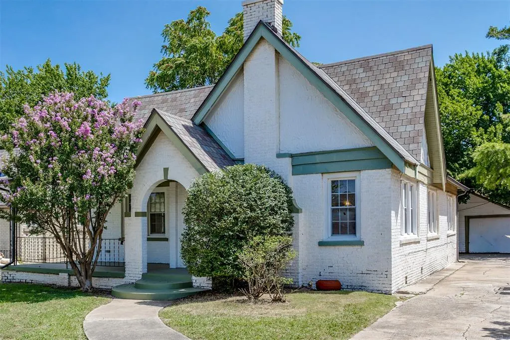 Front exterior — 2220 N Indiana Avenue, Oklahoma City, OK 73106
