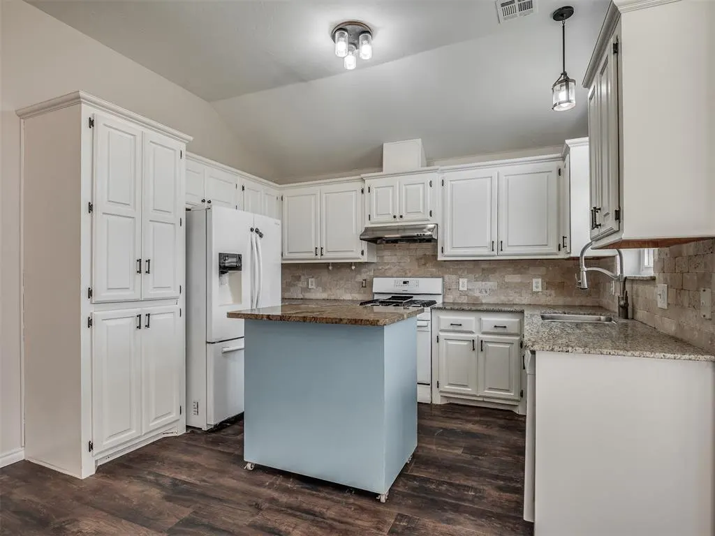 Photo 9 — 1800 Fairmont Lane, Edmond, OK 73013