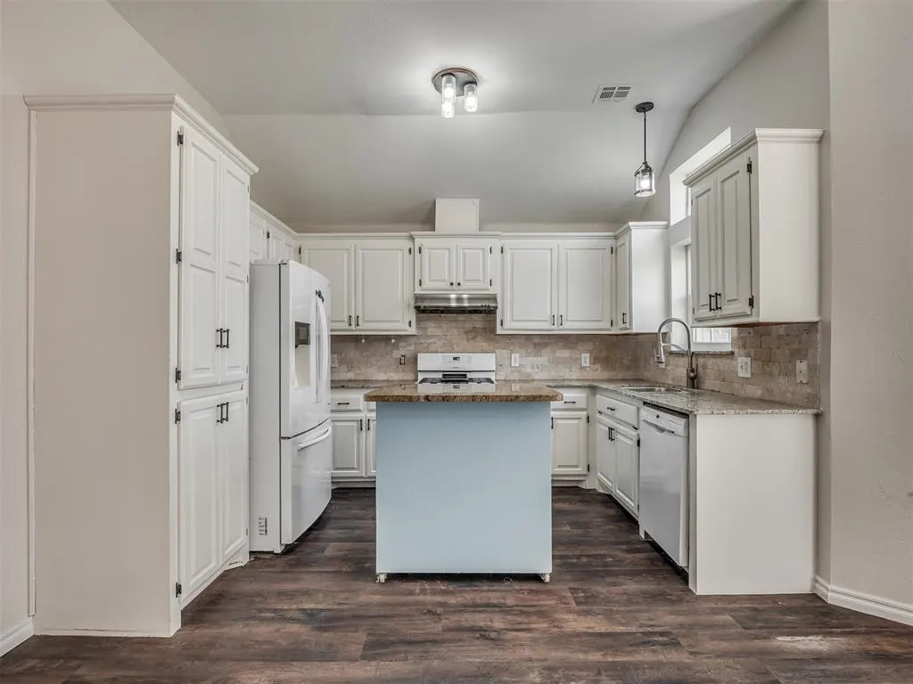 Photo 10 — 1800 Fairmont Lane, Edmond, OK 73013