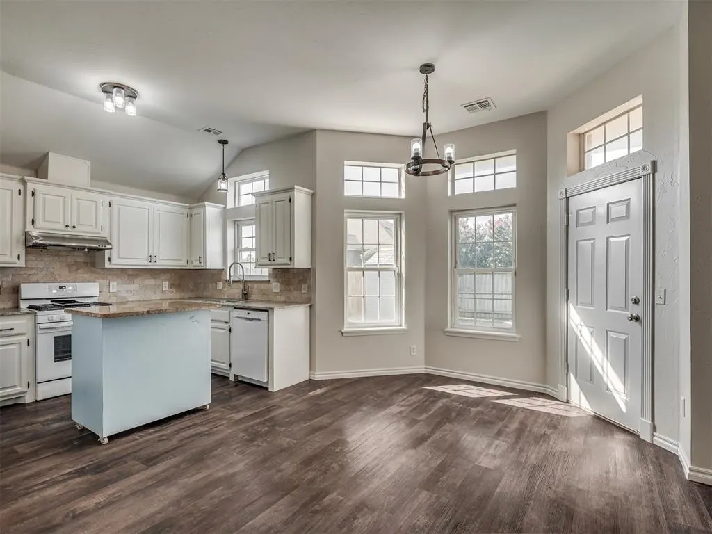 Photo 12 — 1800 Fairmont Lane, Edmond, OK 73013