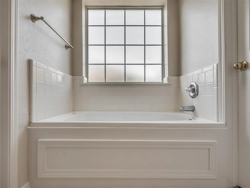 Photo 19 — 1800 Fairmont Lane, Edmond, OK 73013