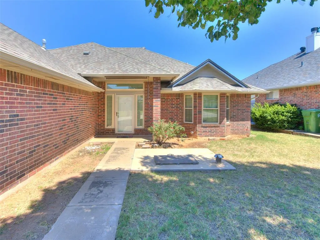Photo 2 — 4917 Trever Drive, Yukon, OK 73099