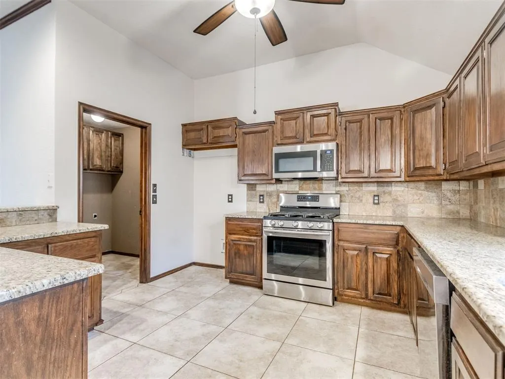 Photo 14 — 4917 Trever Drive, Yukon, OK 73099