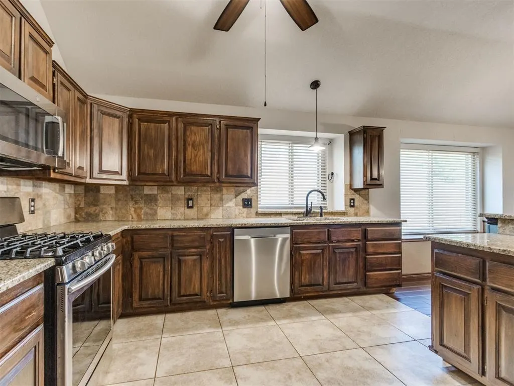 Photo 16 — 4917 Trever Drive, Yukon, OK 73099