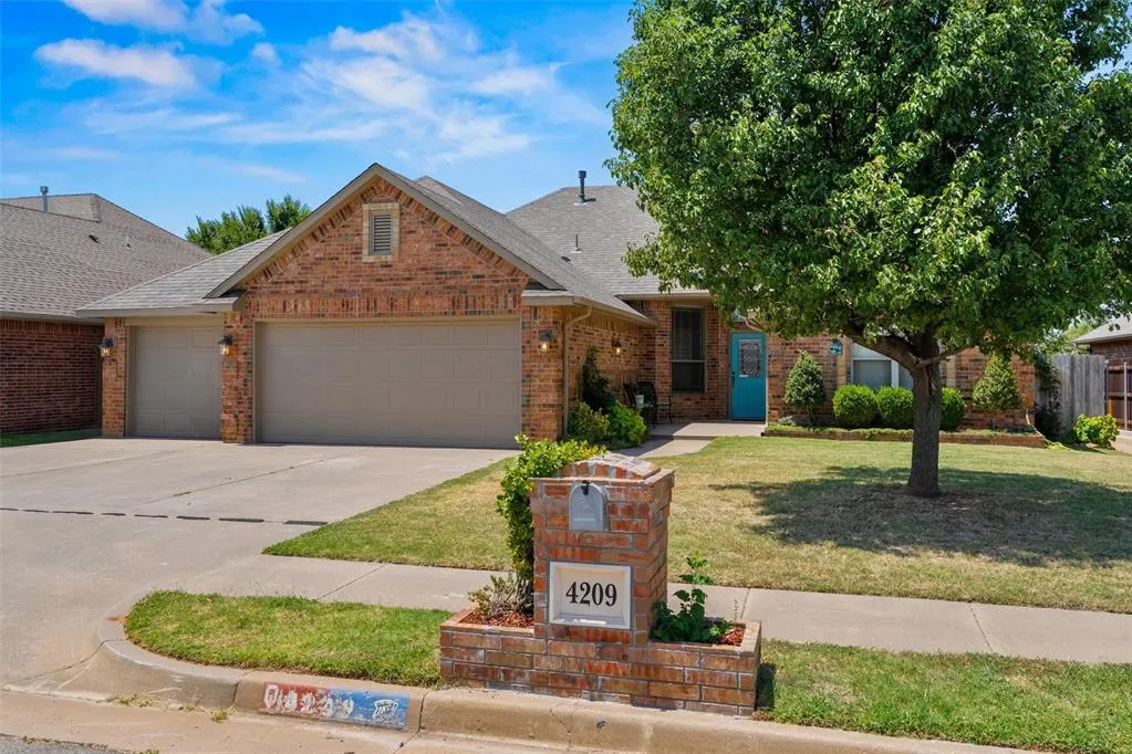 Photo 2 — 4209 Scissortail Drive, Yukon, OK 73099