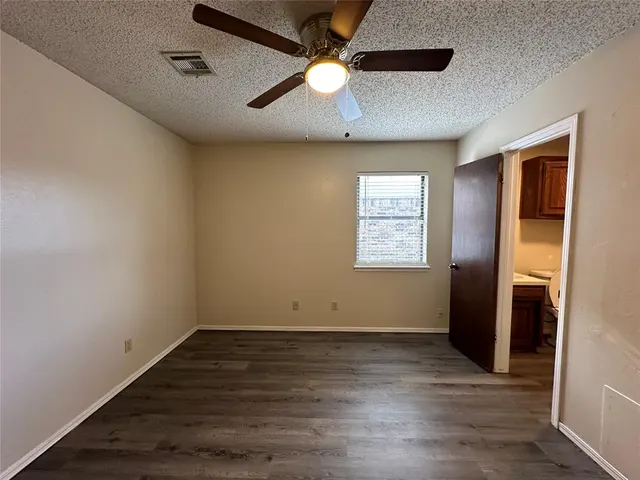 Photo 4 — 520 Peppertree Lane, Midwest City, OK 73110