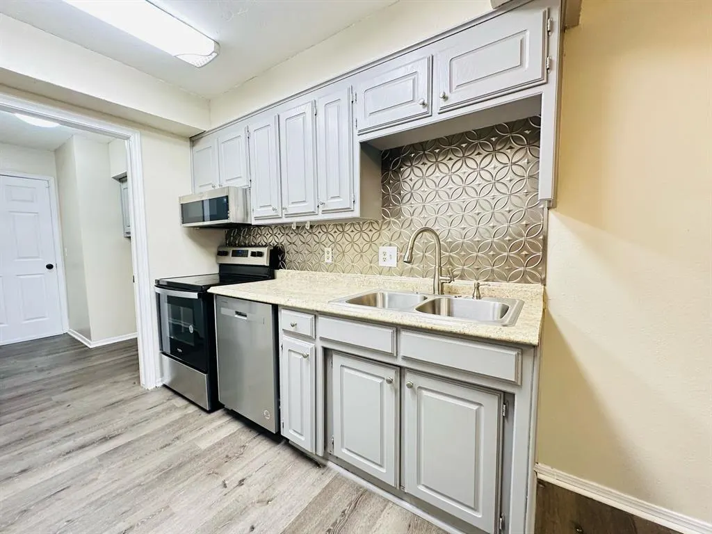 Photo 18 — 520 Peppertree Lane, Midwest City, OK 73110