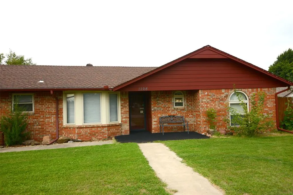 Photo 2 — 1224 NW 6th Place, Moore, OK 73170