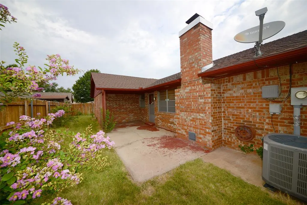 Photo 5 — 1224 NW 6th Place, Moore, OK 73170