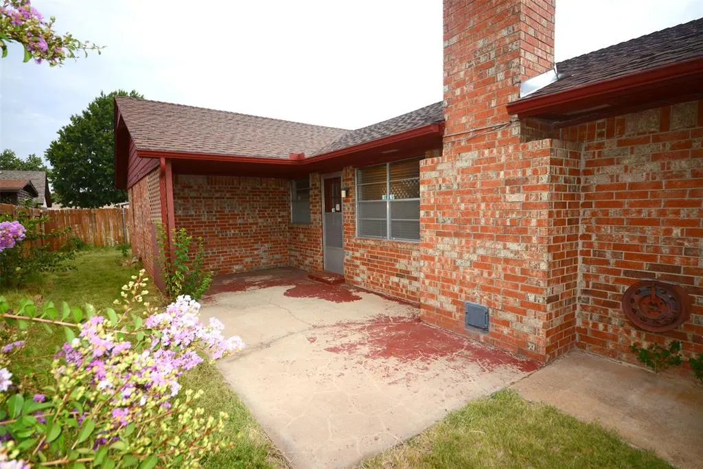Photo 6 — 1224 NW 6th Place, Moore, OK 73170