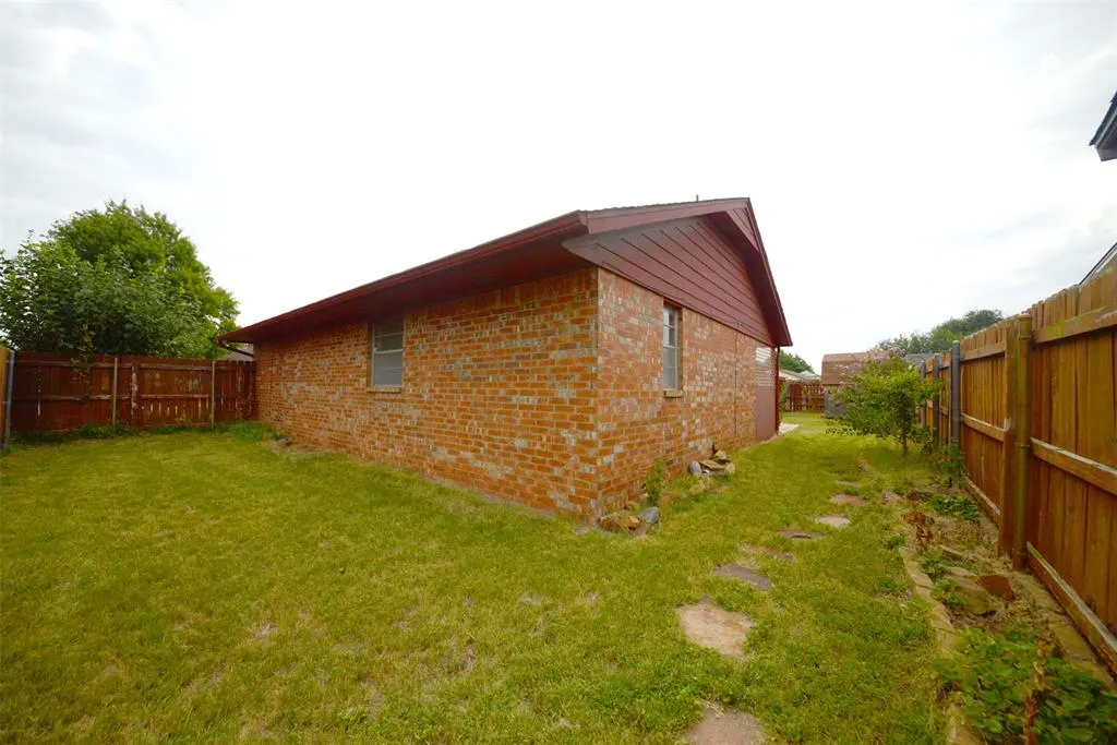 Photo 10 — 1224 NW 6th Place, Moore, OK 73170