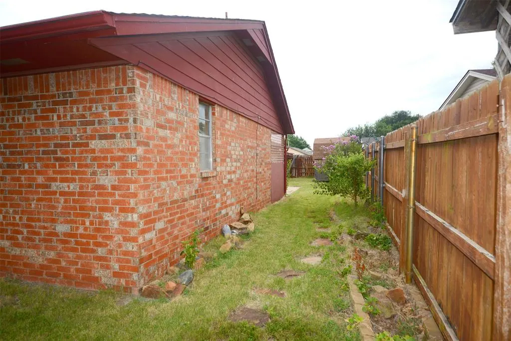 Photo 11 — 1224 NW 6th Place, Moore, OK 73170